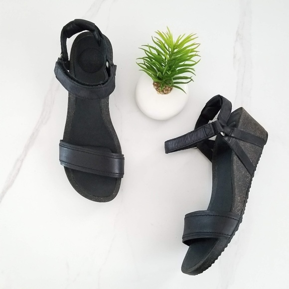 teva ysidro stitch wedge sandal